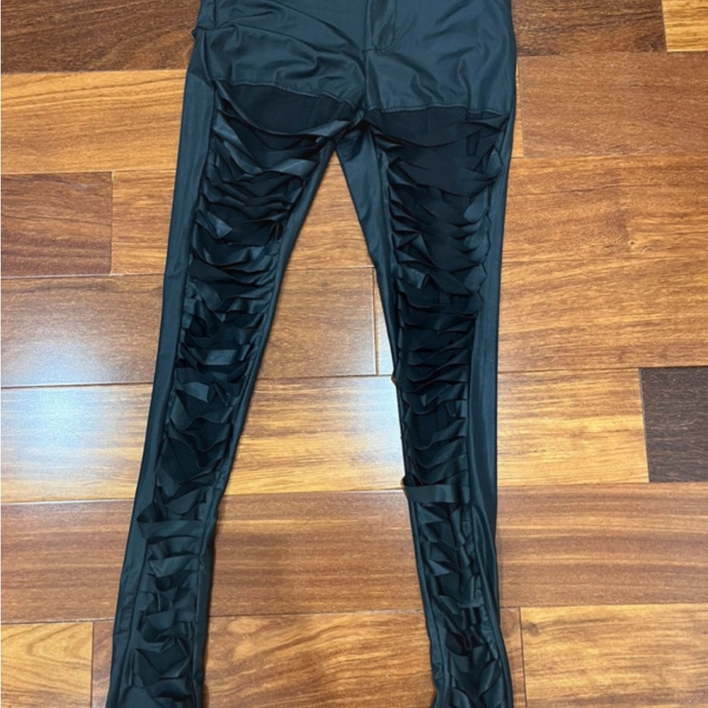 Sean John Black pants with accents